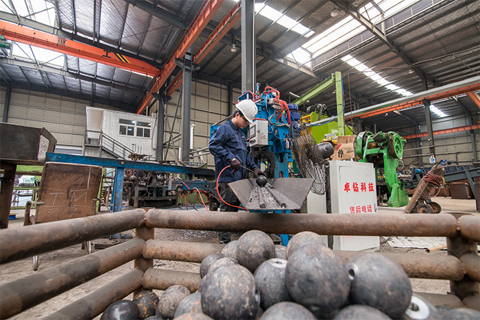 毕节网架配件-螺栓球加工车间